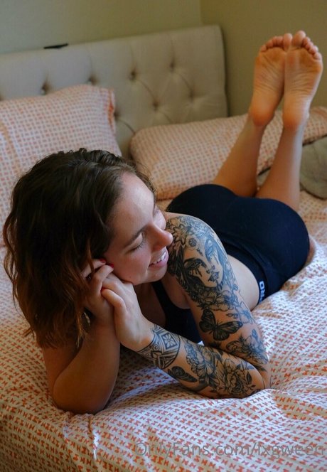 lxgween naked actress pictures