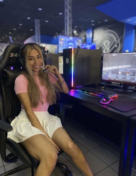 roxannesims hd model images