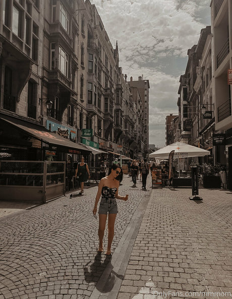 mmmom model pretty img