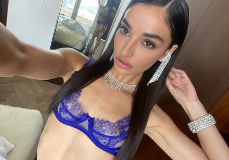 emilywillisxxx erotic star image