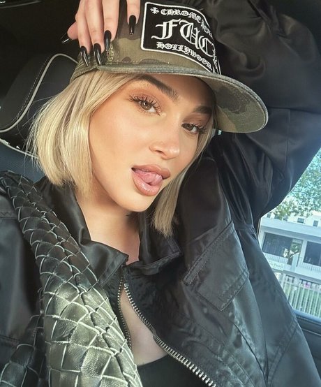 Camaryn Swanson naked star image