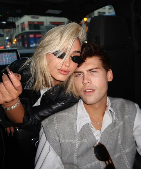 Camaryn Swanson pornstar nude images