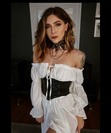 Vavandvoa star nudes image