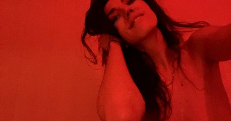 emz v3 pornstar nude picture