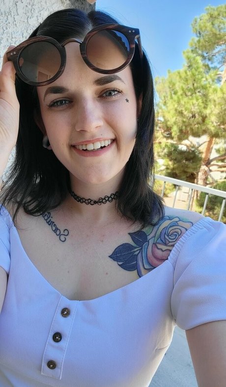 blissfulflower art model pic