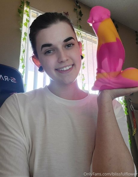 blissfulflower model top pics