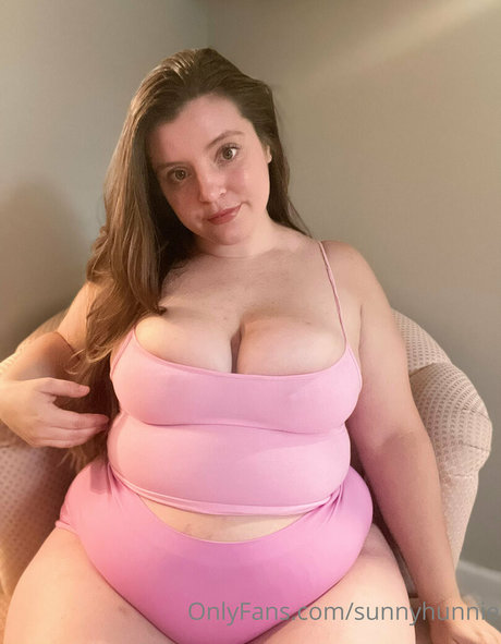 Sunnyhunnie star sex photos