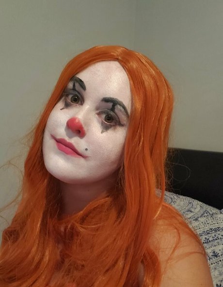 clowndivax model nude images