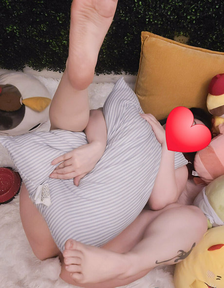 peppermavis model adult pic