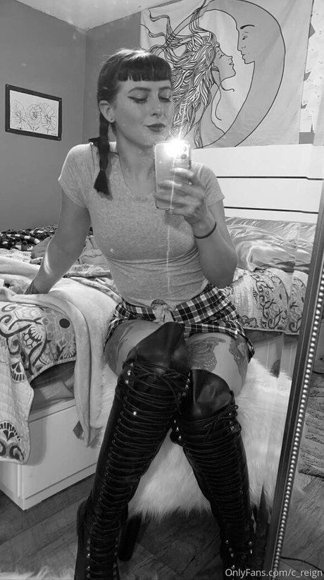 c reign sexy actress pic