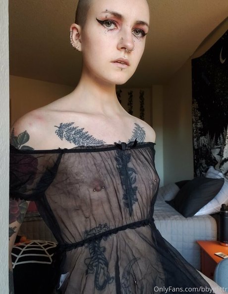 onlyfaery sexy pornstar pics