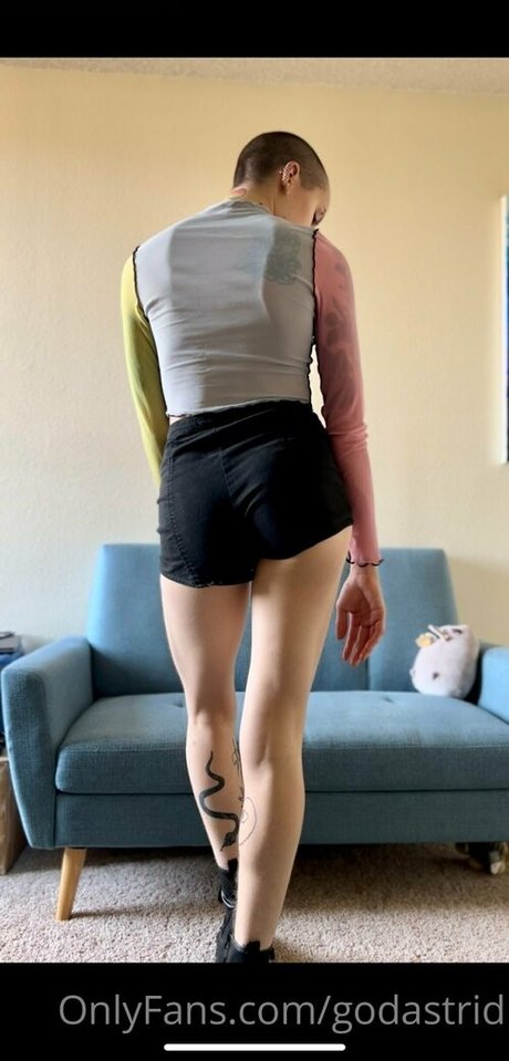 onlyfaery high quality model photos