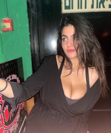 Noam L pretty actress pics