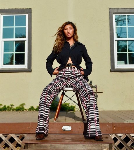 Dommmi best model photo