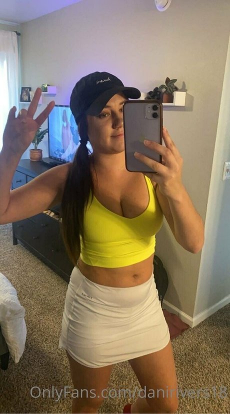 danirivers18 free model pics