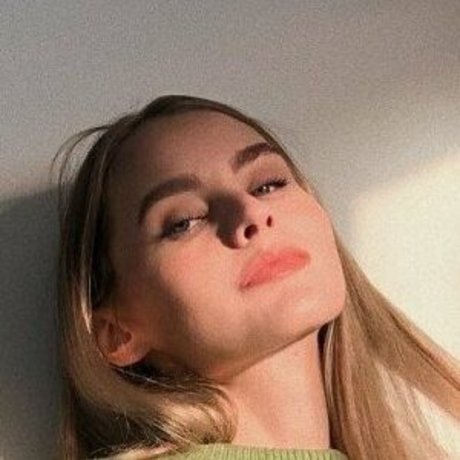 the tori model nice photo