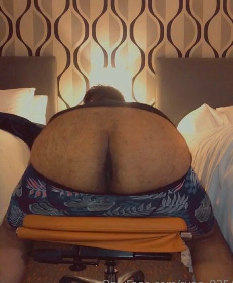 ryan 925 pornstar nude picture