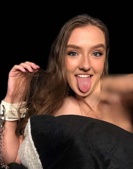 foxyopheliaa exclusive star picture