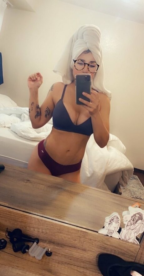 alexataylorfree model nude pic