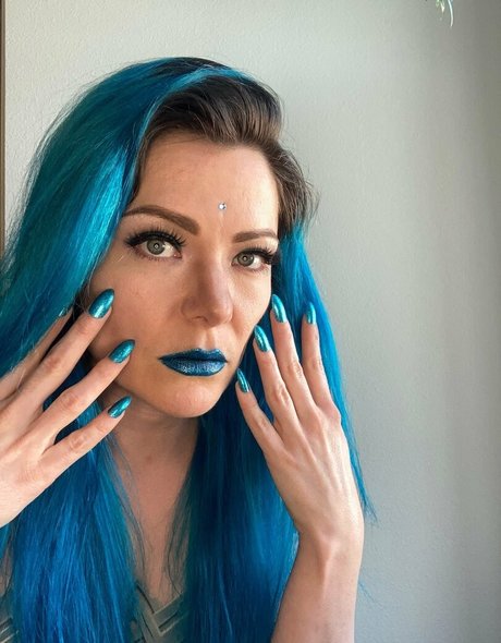 rainingembers erotic pornstar img