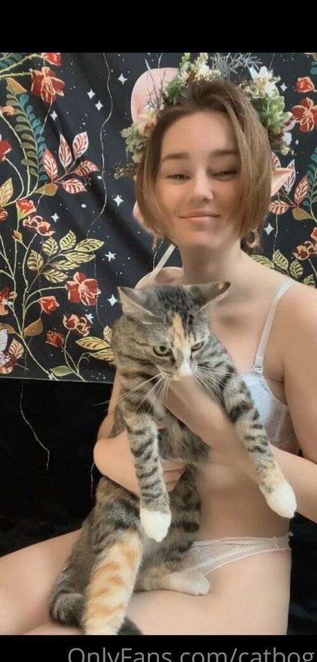 catbog model pornographic image