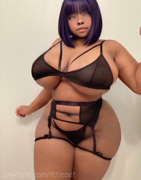 roarwie sexy pornstar img