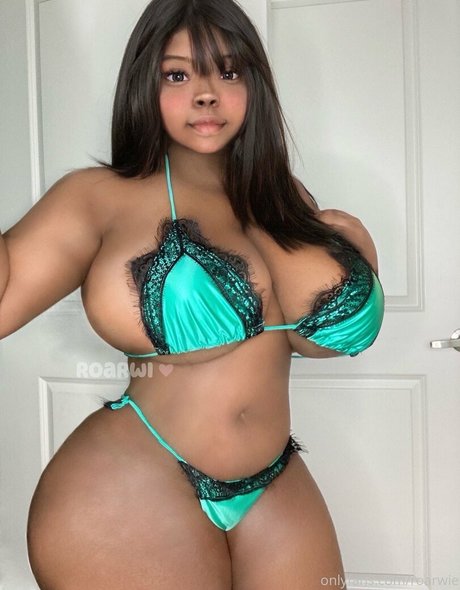 roarwie model nudes pics