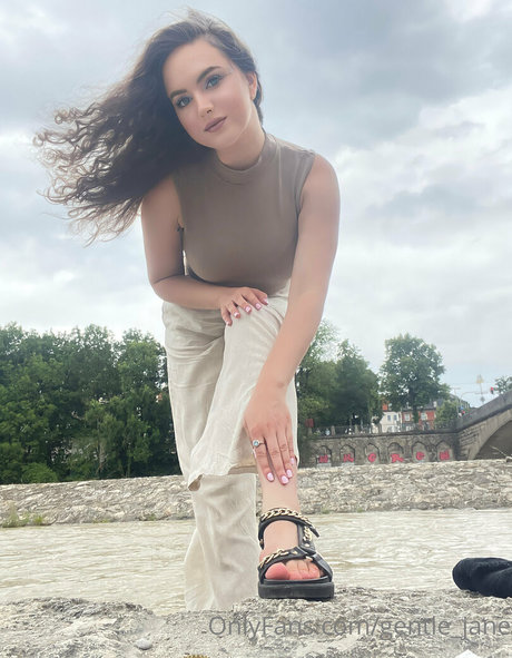 gentle jane beautiful model photos