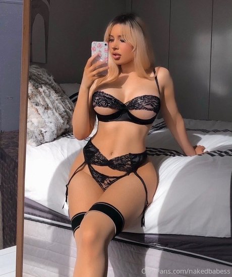 Nakedbabess hot model img