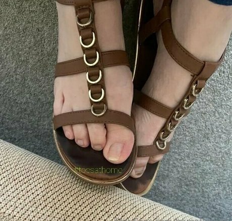 homefortoes model pornographic pic