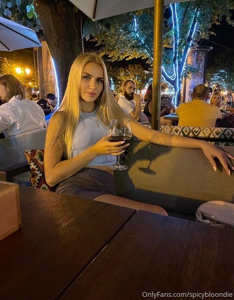 spicybloondie sex pornstar pic