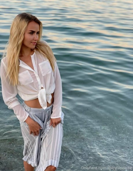 spicybloondie model perfect pictures