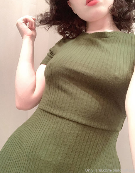 Peachieteas model sexy gallery