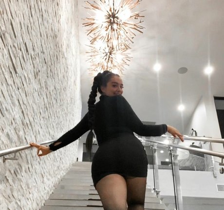 MapleDivine naked pornstar pics