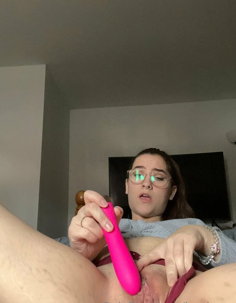 izzyizzyy model naked photo