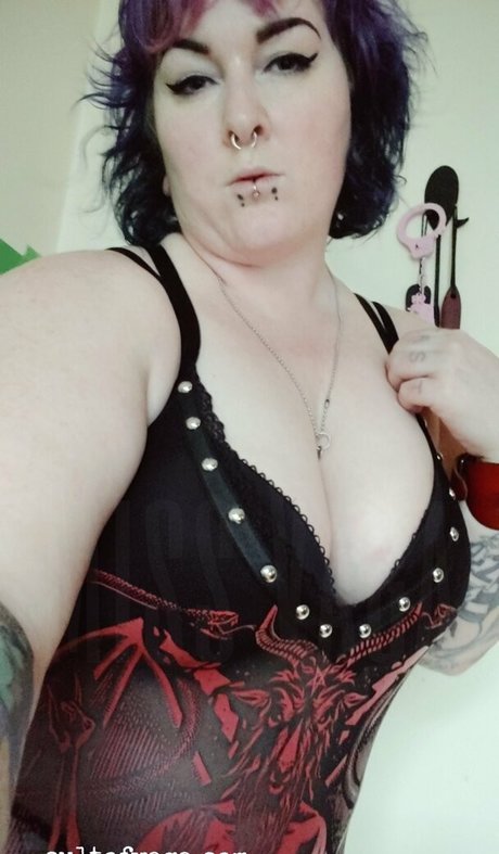 punkfarts model naked photo