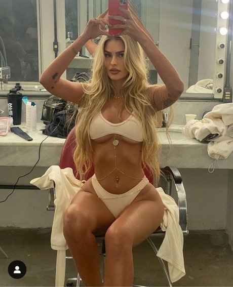 Yasmin Brunet pretty star images