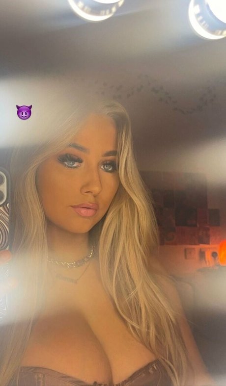 Gracie M naked model pictures