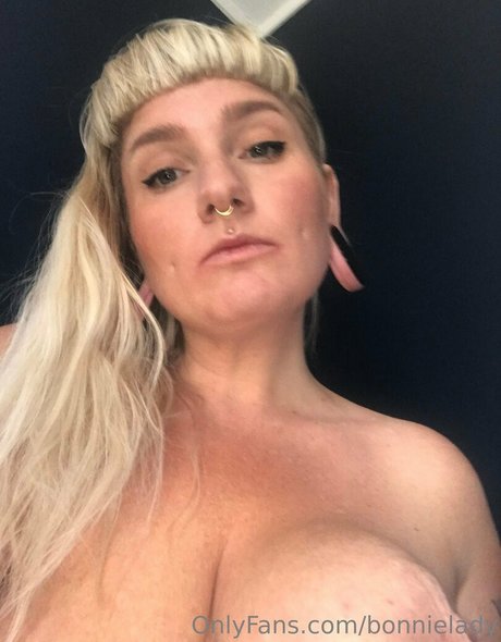 bonnielady erotic pornstar pic