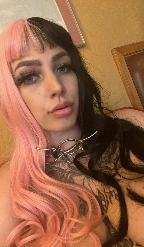 its avery again model naked photos