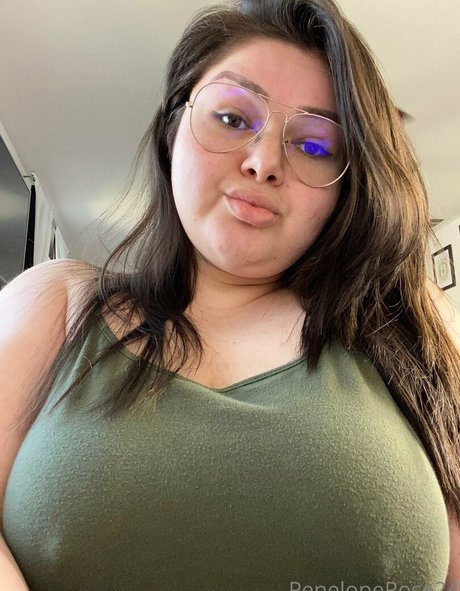 peneloperose24 pornographic model pic