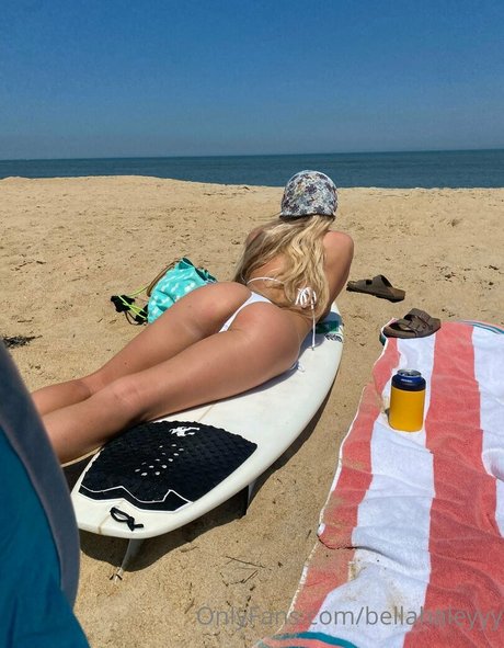 bellahaleyyy model perfect image