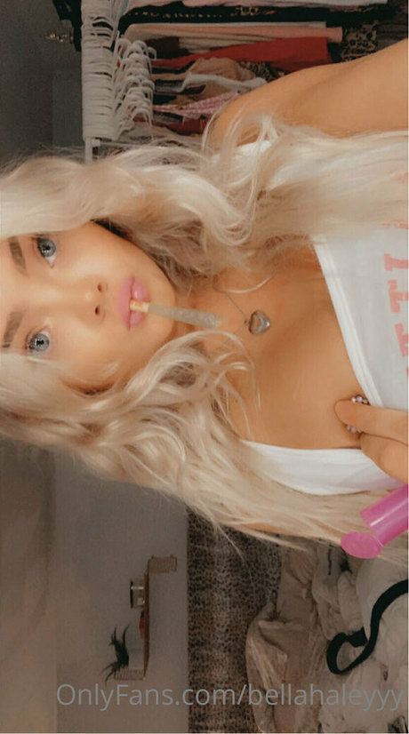 bellahaleyyy hd actress images