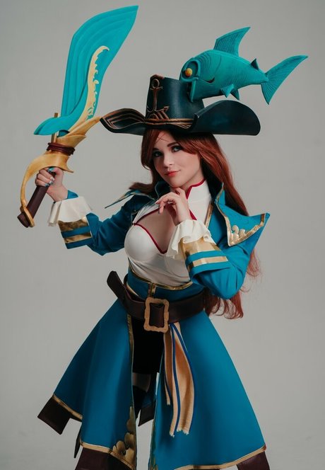 Di Simon model art photos