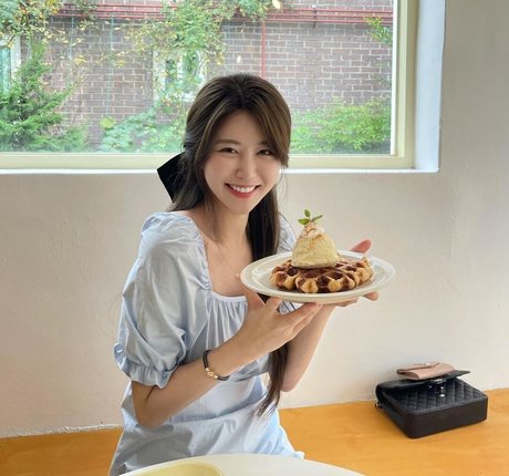 Lee Hayun model naked picture