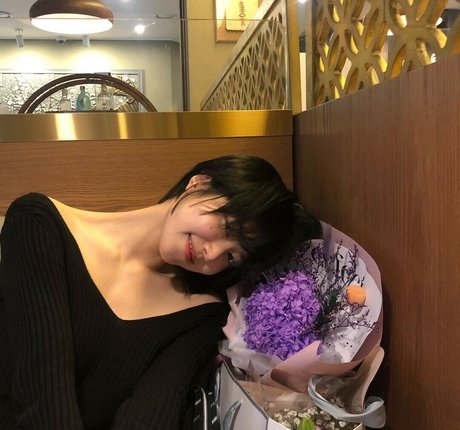 Lee Hayun adult model gallery