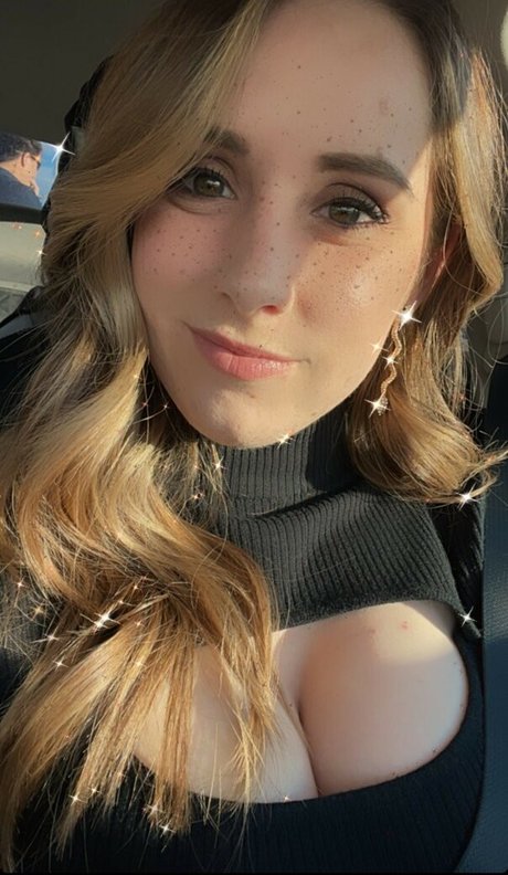 Jellybeannose sexy model image