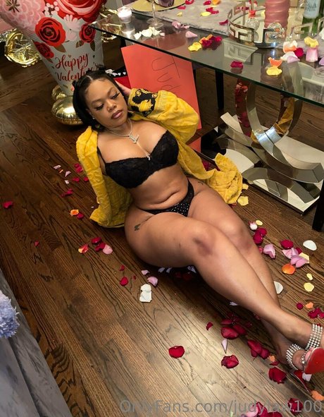 judylaw100 nude model images