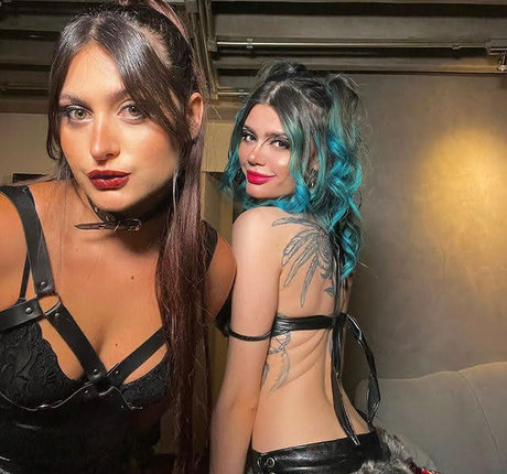 Mariana Nery naked model picture