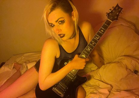 bugsmaytrix naked actress images